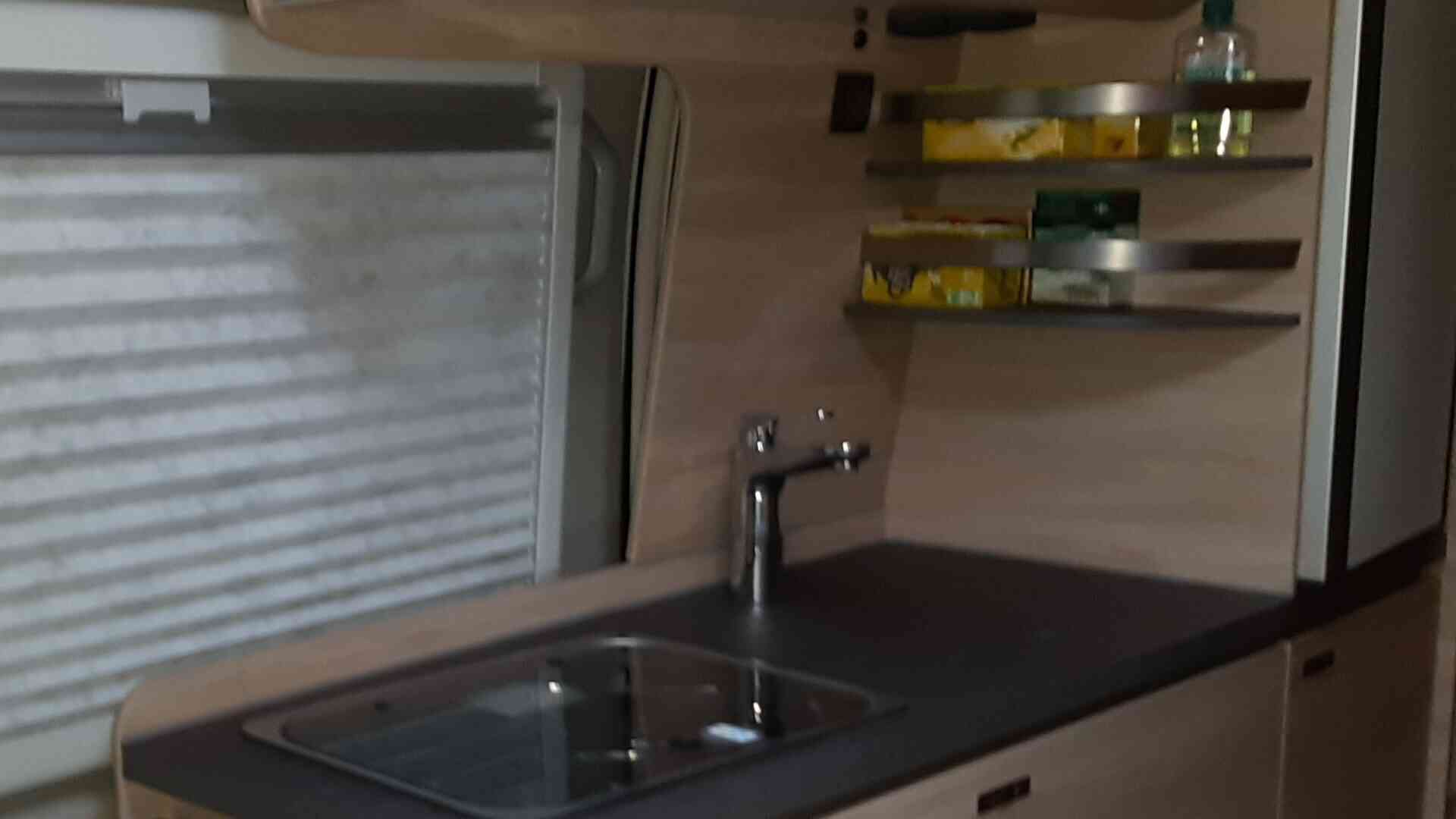 camping-car KNAUS BOXSTAR 600 STREET   intérieur / salle de bain  et wc