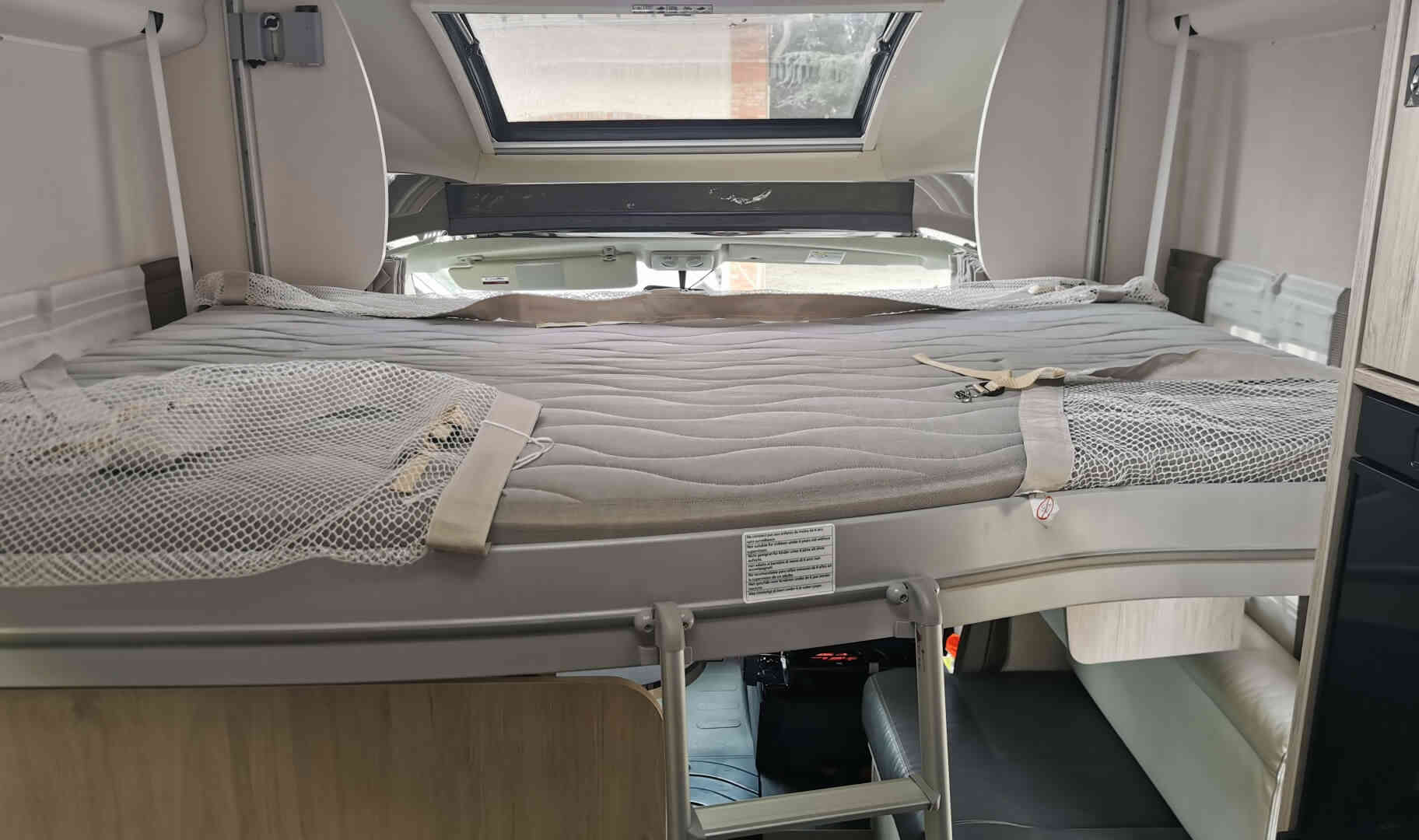 camping-car CHAUSSON 718 XLB SPECIAL EDITION  intérieur 