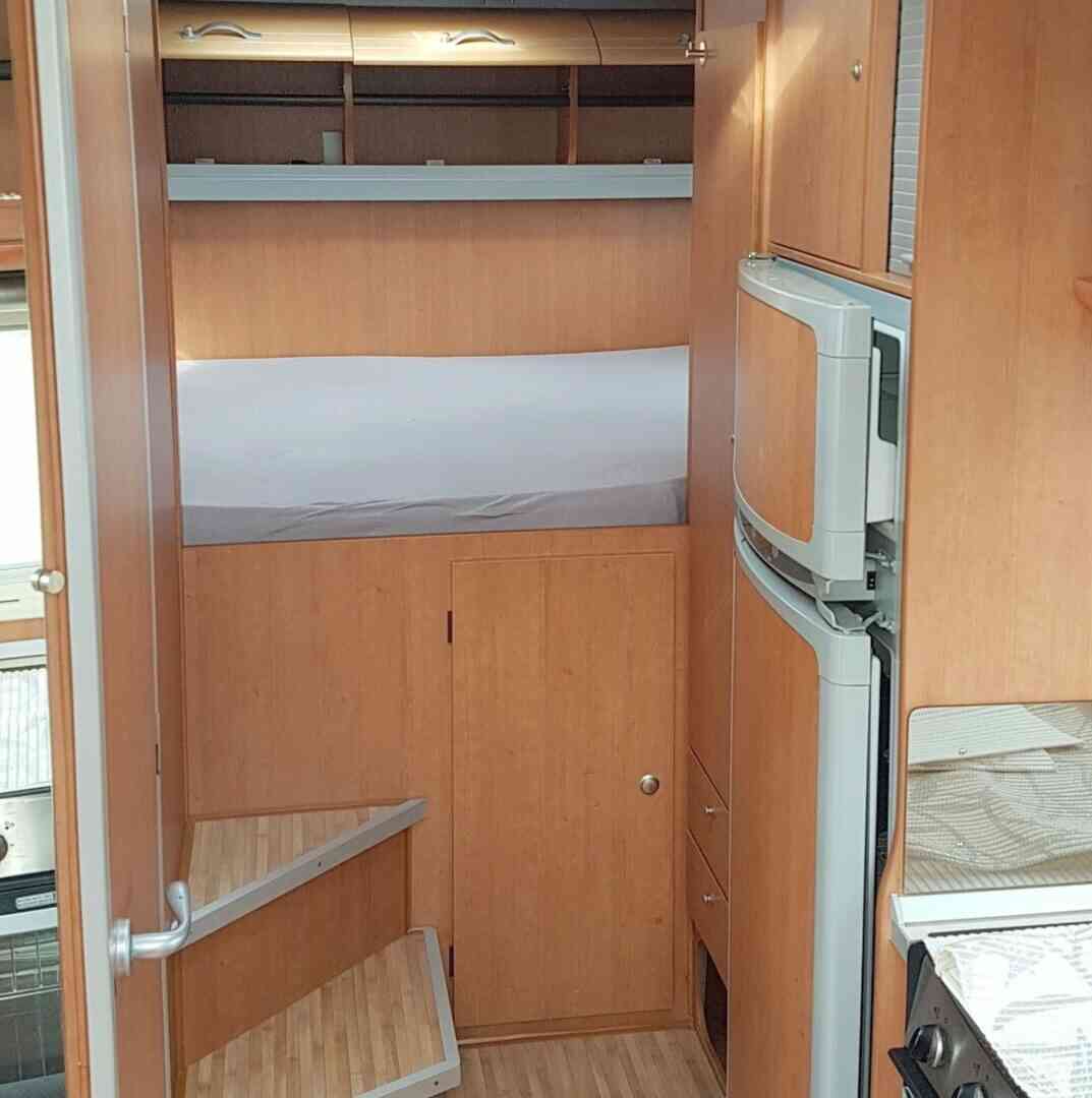 camping-car BENIMAR PERSEO 540  intérieur / couchage principal