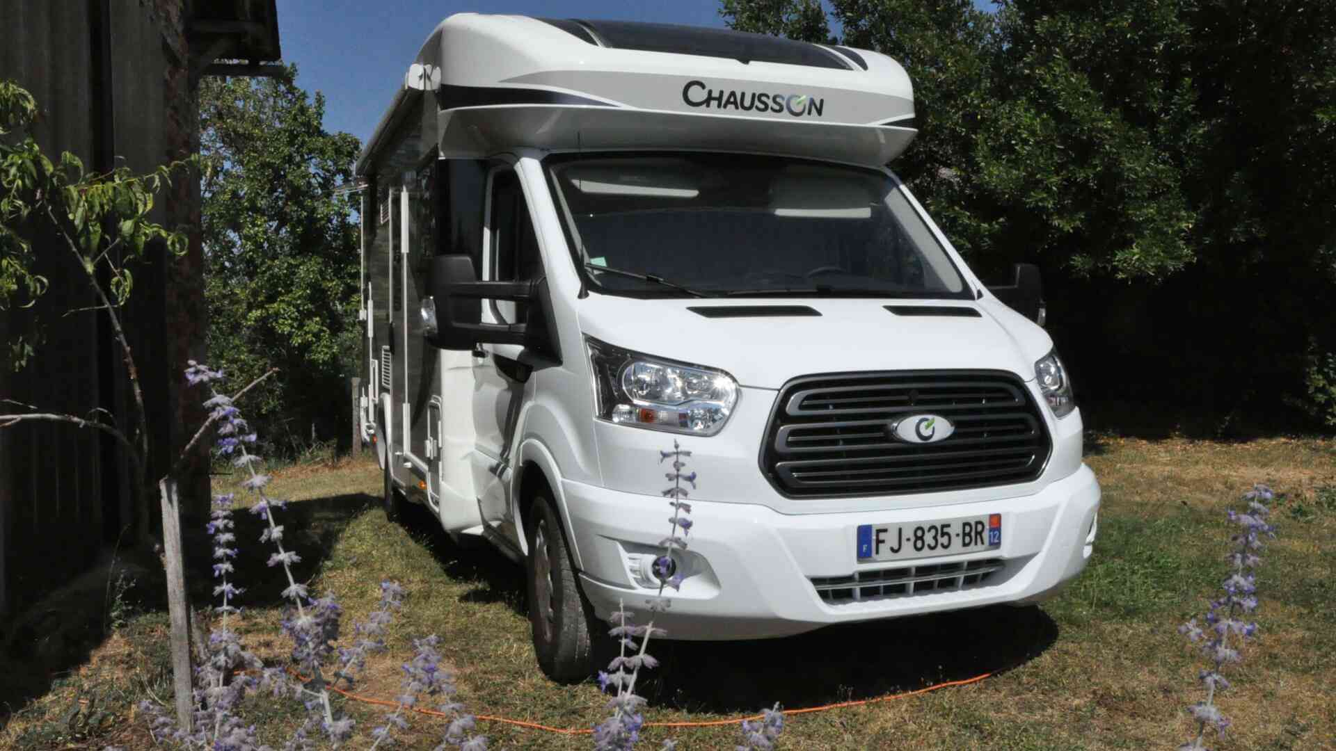 camping-car CHAUSSON TITANIUM 640  extérieur / latéral gauche