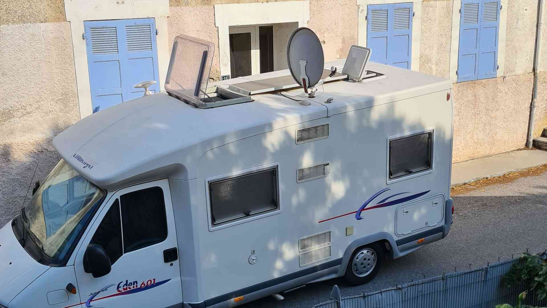 camping-car CHALLENGER EDEN 601  extérieur / latéral droit