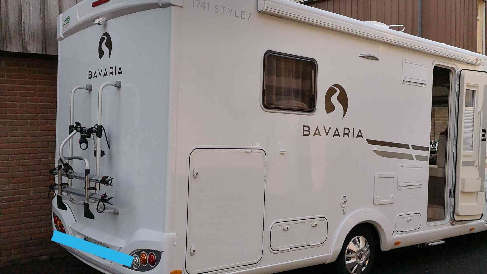 camping-car BAVARIA I 741 C STYLE  extérieur / arrière