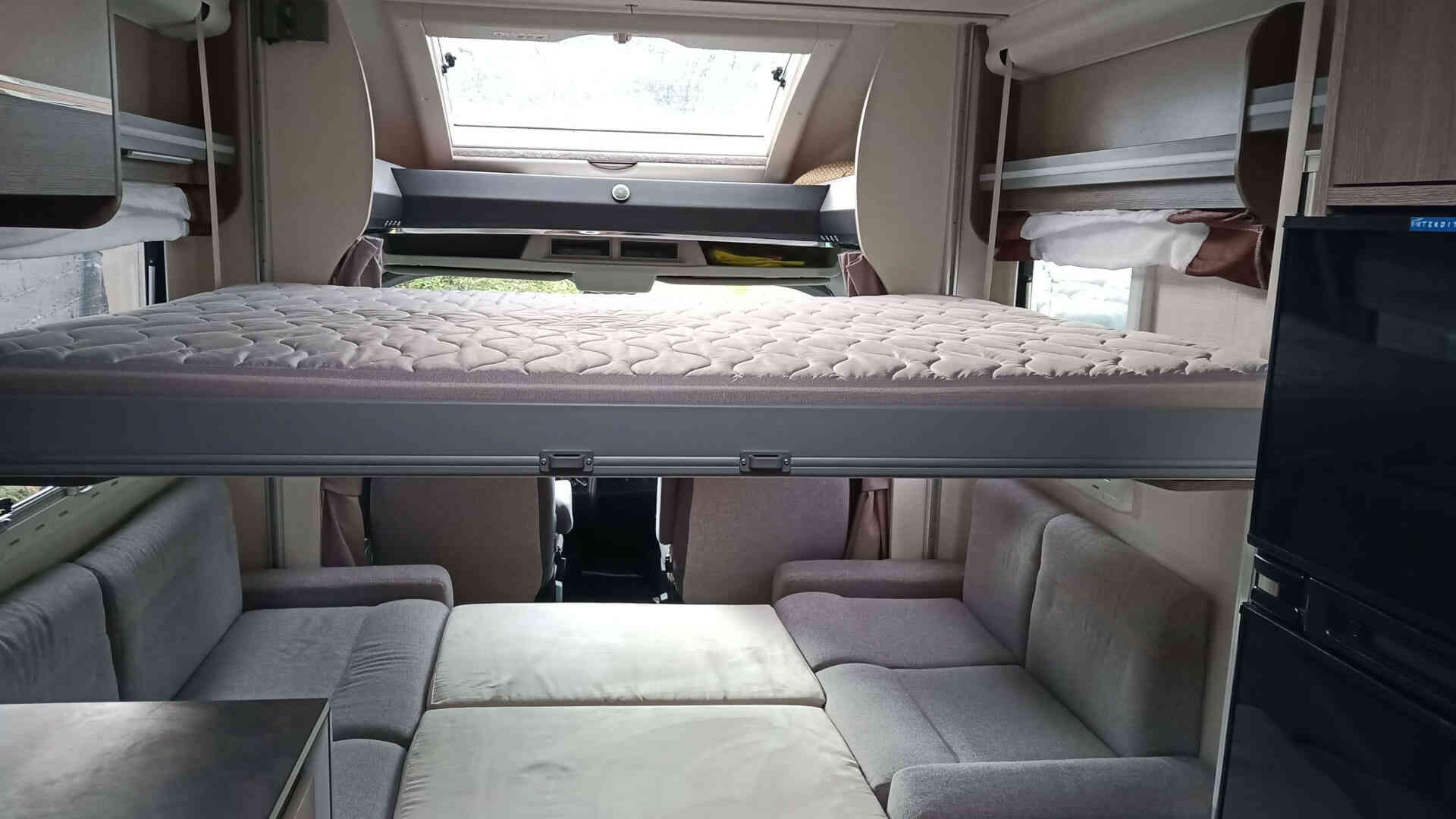camping-car CHAUSSON TITANIUM 640  intérieur / autre couchage