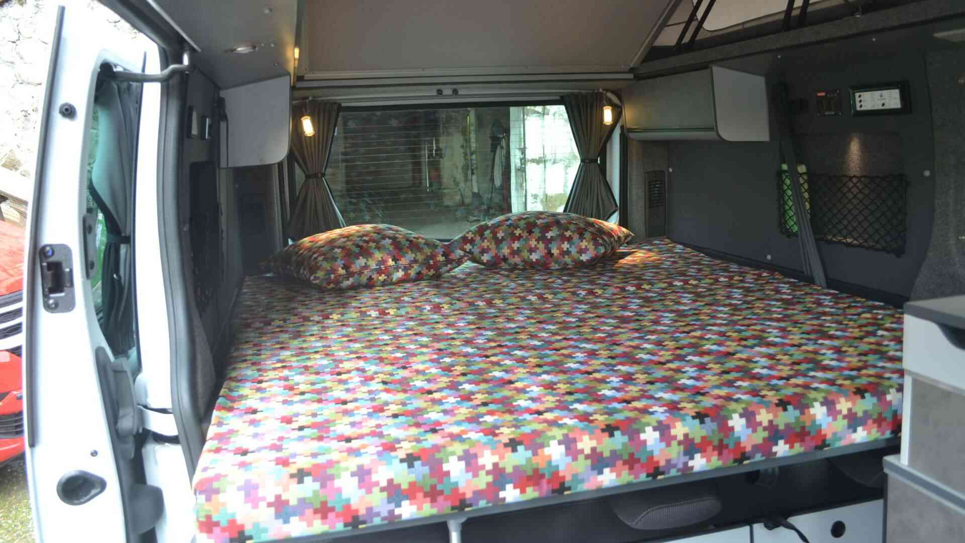 camping-car RENAULT TRAFIC  intérieur / autre couchage