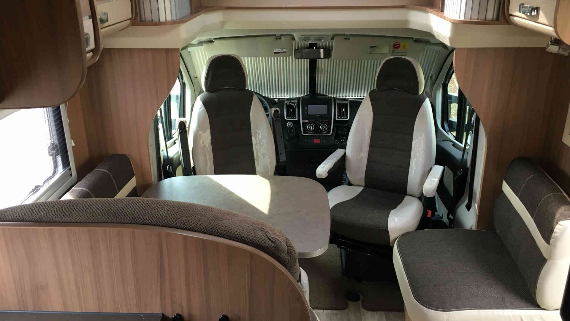 camping-car PILOTE REFERENCE P730 LCR  intérieur 