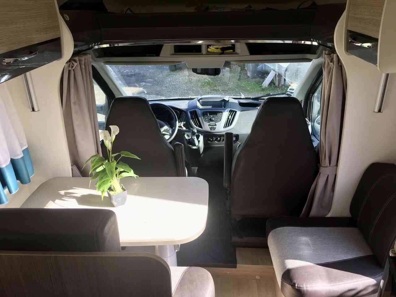 camping-car CHAUSSON FLASH 628 EB  intérieur / soute