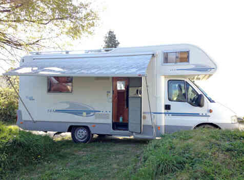 camping-car ADRIA CORAL 670 SK  extérieur / arrière