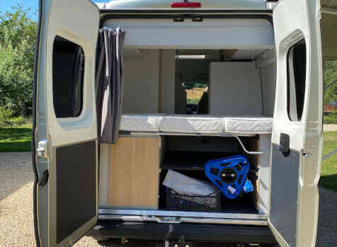 camping-car FONT VENDOME LEADER CAMP  intérieur / couchage principal