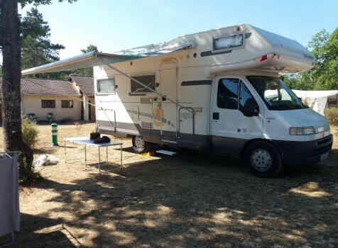 camping-car BENIMAR 6000 ST  extérieur 