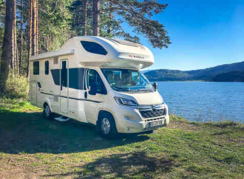 camping-car Mon super véhicule De location  extérieur / face avant