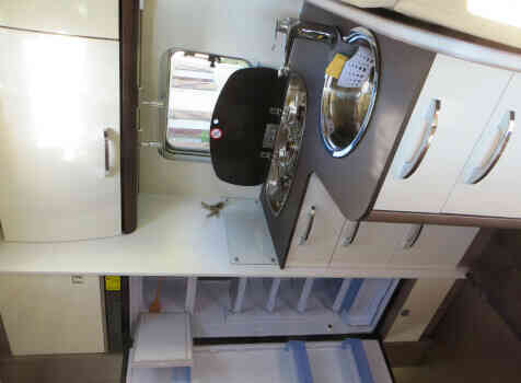camping-car BURSTNER LYSEO TR 745 PRIVILEGE  intérieur  / coin cuisine