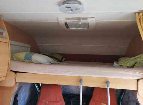 camping-car TEC FREETEC  intérieur / couchage principal