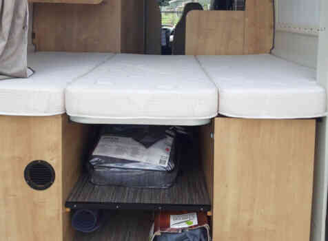 camping-car FONT VENDOME FORTYVAN  intérieur / couchage principal