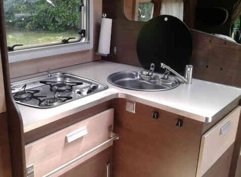 camping-car BAVARIA BALTIC T71  intérieur  / coin cuisine
