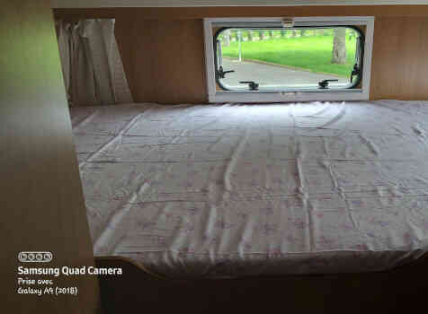 camping-car RIMOR   intérieur / couchage principal