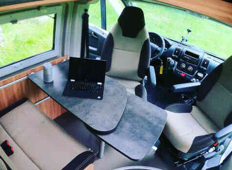 camping-car POSSL SUMMIT 600  intérieur / coin salon
