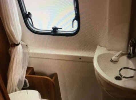 camping-car RAPIDO V53  intérieur / salle de bain  et wc
