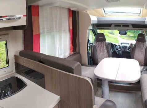 camping-car CHALLENGER QUARTZ 170   intérieur / coin salon