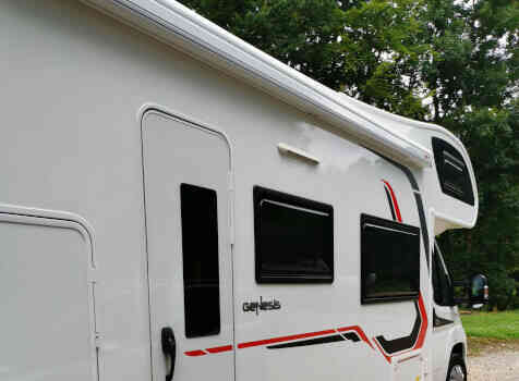 camping-car CHALLENGER C256  extérieur / latéral droit