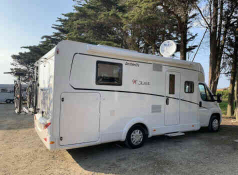 camping-car DETHLEFFS JUST 90 7052 DBL   extérieur / latéral droit