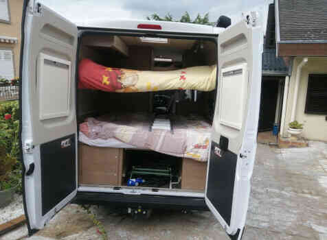 camping-car CARADO CLEVER 601  extérieur / arrière