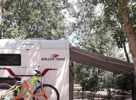 camping-car ROLLER TEAM 277 M  extérieur / arrière