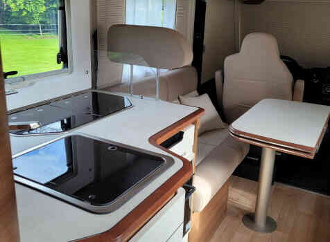 camping-car RAPIDO 896 F  intérieur  / coin cuisine