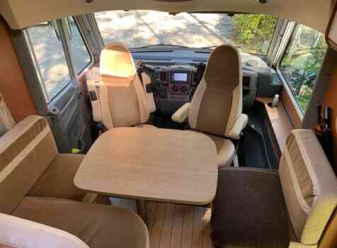 camping-car PILOTE REFERENCE G740  intérieur / coin salon