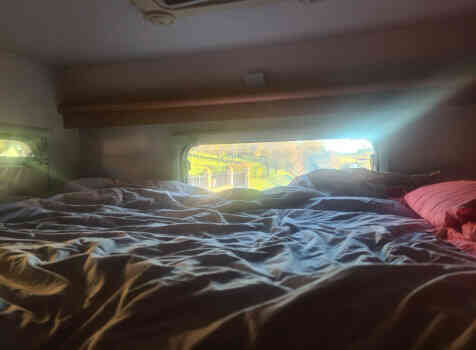 camping-car RIMOR VILAMOBIL  intérieur / couchage principal