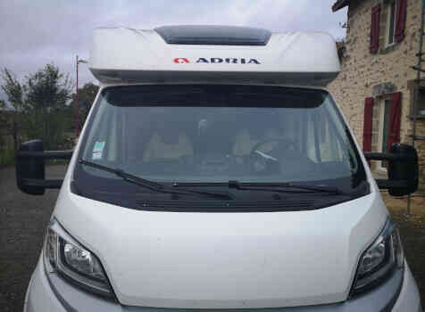 camping-car ADRIA MATRIX PLUS M 670 SBC  extérieur / face avant