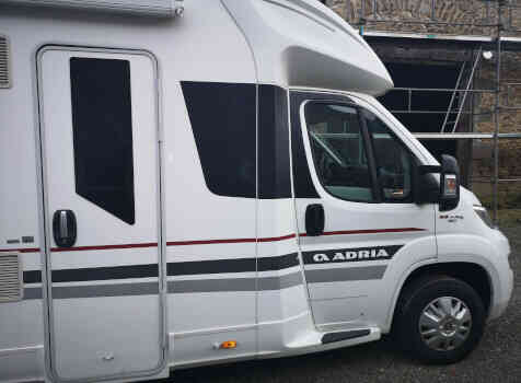 camping-car ADRIA MATRIX PLUS M 670 SBC  extérieur / latéral gauche