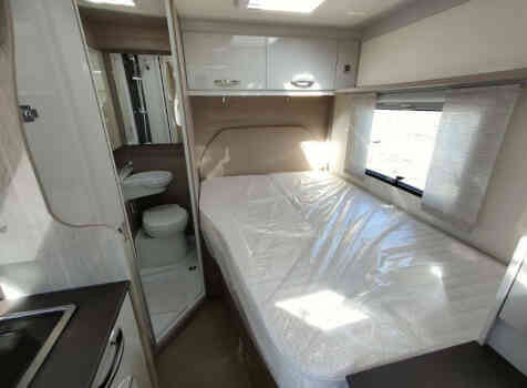 camping-car BURSTNER NEXXO T569  intérieur / couchage principal