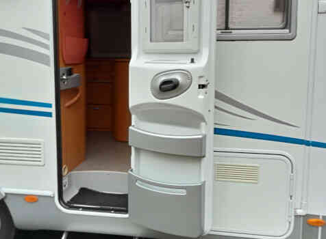 camping-car AUTOSTAR AUROS 80  intérieur / salle de bain  et wc