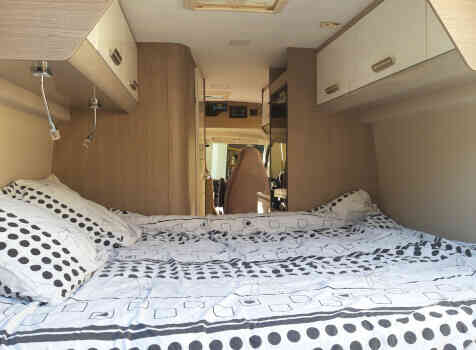 camping-car CHAUSSON TWIST V 594  intérieur / couchage principal