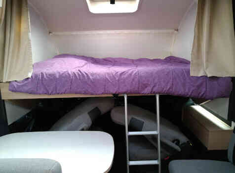 camping-car ITINEO SLB 700  intérieur / couchage principal