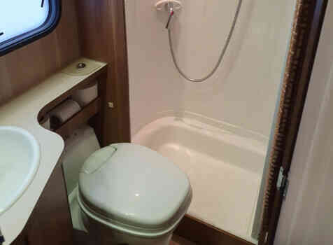 camping-car MC LOUIS MC2-63  intérieur / salle de bain  et wc