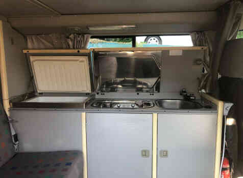 camping-car VOLKSWAGEN TRANSPORTER T4  intérieur  / coin cuisine
