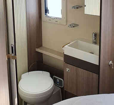 camping-car CHALLENGER 288 EB QUARTZ  intérieur / salle de bain  et wc