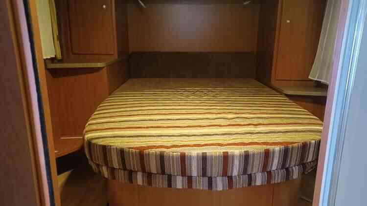 camping-car CHAUSSON WELCOME 78  intérieur / couchage principal