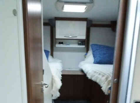 camping-car PILOTE ESSENTIEL G 740 C  intérieur / salle de bain  et wc