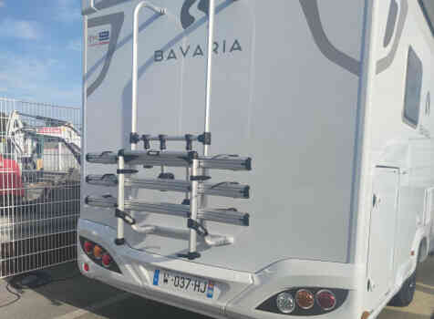 camping-car BAVARIA T 746  extérieur / arrière