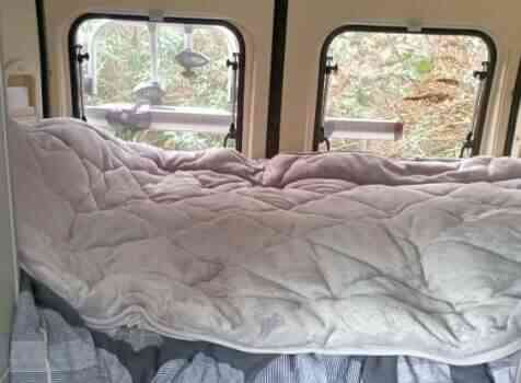 camping-car  ADRIA TWIN 600 SP  intérieur / couchage principal