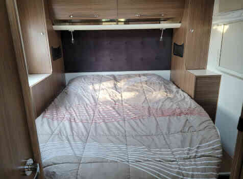 camping-car ITINEO MC 740  intérieur / couchage principal