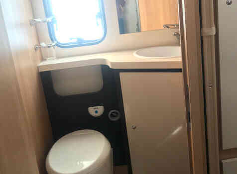 camping-car MC LOUIS GLAMYS 223  intérieur / salle de bain  et wc