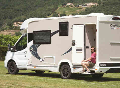 camping-car CHAUSSON 660   extérieur / face avant