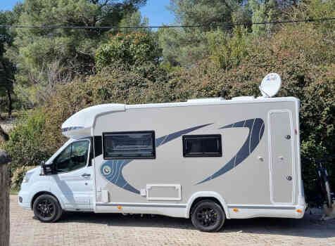 camping-car CHAUSSON 640 TITANIUM PREMIUM  extérieur / latéral gauche