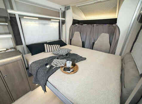 camping-car CHAUSSON 640 TITANIUM PREMIUM  intérieur / couchage principal