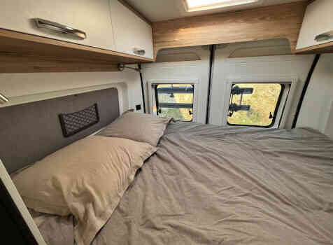camping-car BAVARIA 600 G CONFORT  intérieur / couchage principal