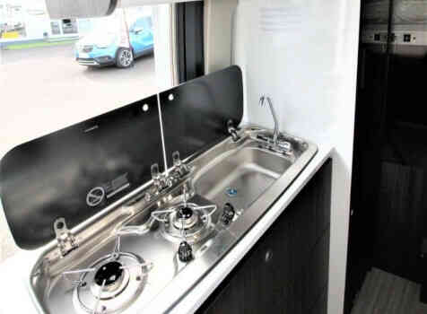 camping-car BENIMAR 190 UP  intérieur  / coin cuisine