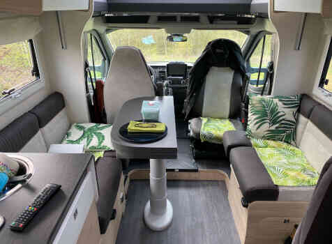 camping-car CHAUSSON 788 TITANIUM VIP  intérieur / coin salon